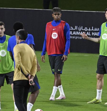 宣了一套首发！青岛西海岸官宣张呈栋高迪、何小珂李昊等11人加盟.