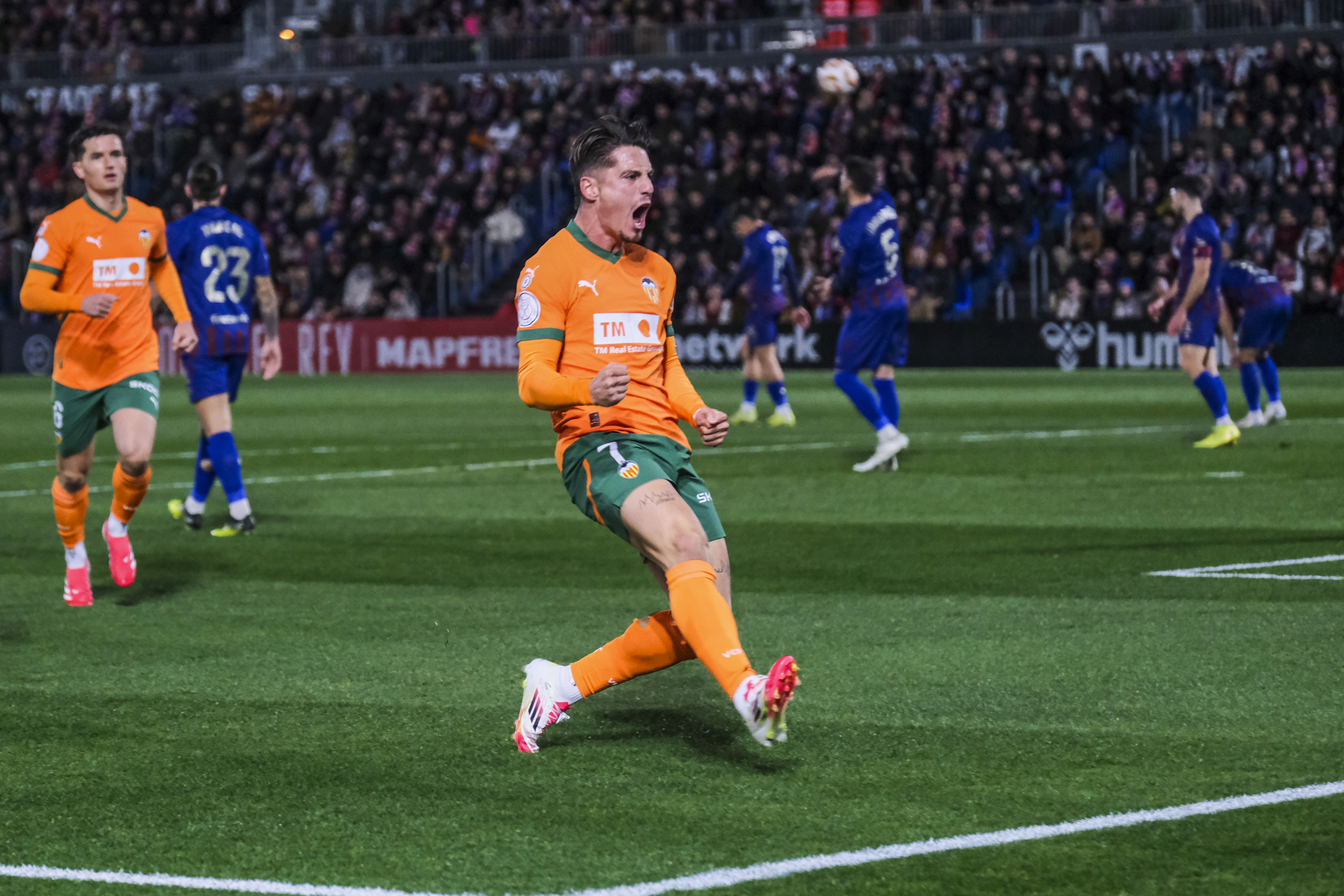 回归圣保罗正式比赛首秀⚽奥斯卡社媒：回家感觉真好！.