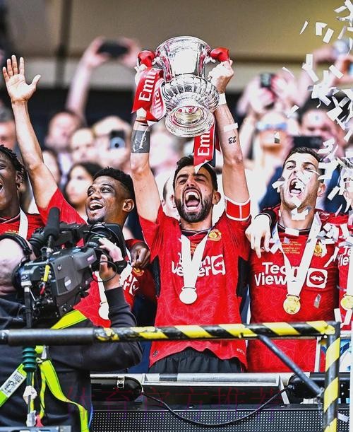 111年耻辱！曼联足总杯一轮游，18岁新星染红，未来只剩一地鸡毛？